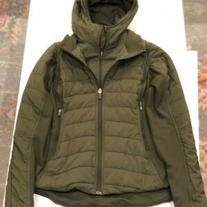 Lululemon Another Mile Jacket with Hooded - in Green, Size 4
